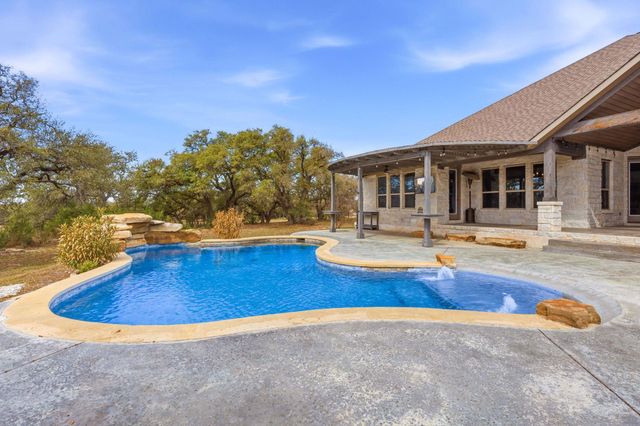 468 Lloyd LN, Dripping Springs, TX 78620