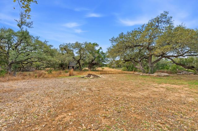 468 Lloyd LN, Dripping Springs, TX 78620