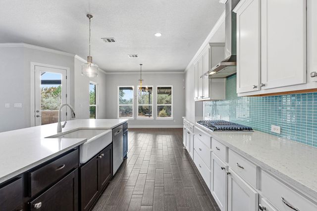 468 Lloyd LN, Dripping Springs, TX 78620