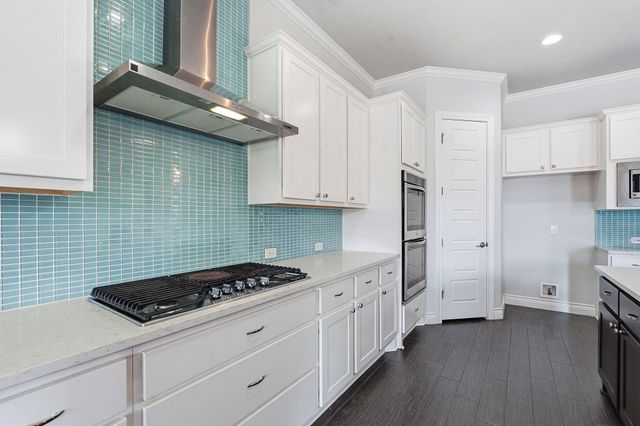 468 Lloyd LN, Dripping Springs, TX 78620