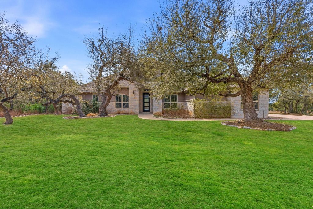 468 Lloyd LN, Dripping Springs, TX 78620