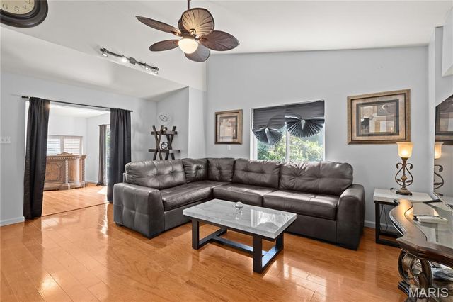 12 Hillwood Drive, Caseyville, IL 62232