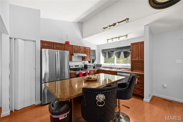 12 Hillwood Drive, Caseyville, IL 62232