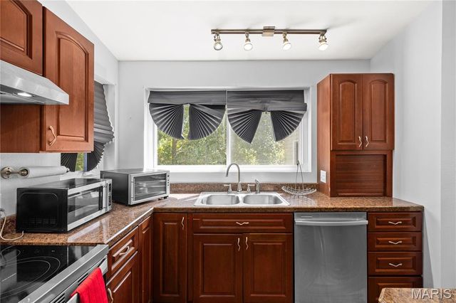 12 Hillwood Drive, Caseyville, IL 62232