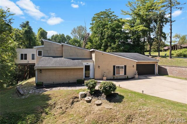 12 Hillwood Drive, Caseyville, IL 62232