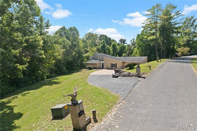12 Hillwood Drive, Caseyville, IL 62232