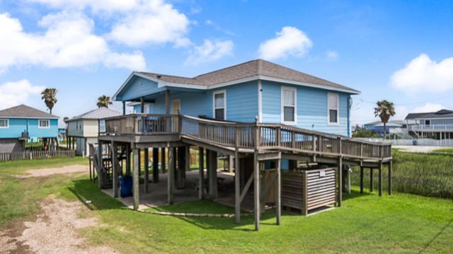 818 Surf Drive, Surfside Beach, TX 77541