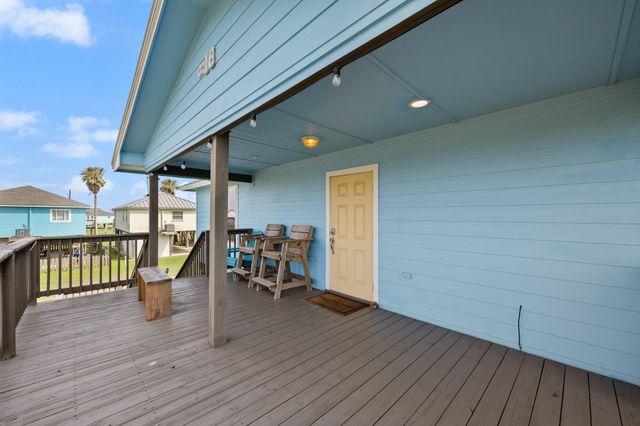 818 Surf Drive, Surfside Beach, TX 77541