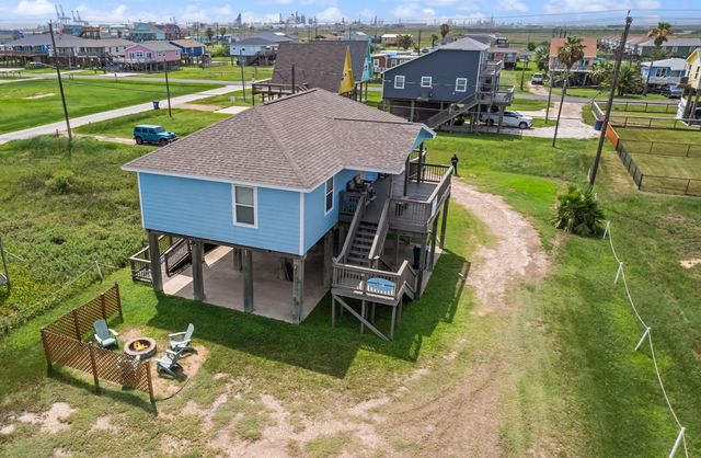 818 Surf Drive, Surfside Beach, TX 77541