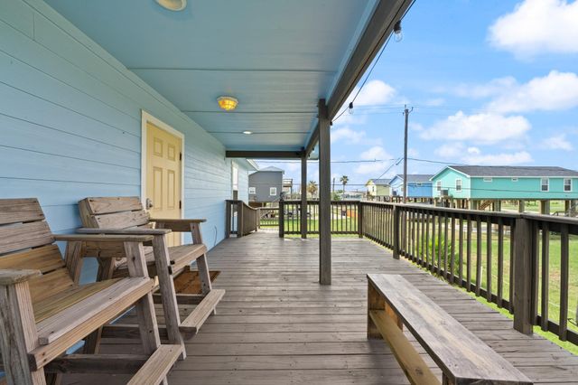 818 Surf Drive, Surfside Beach, TX 77541