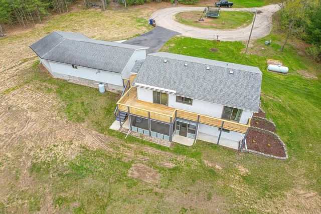 3392 W 3rd Lane, Oxford, WI 53952