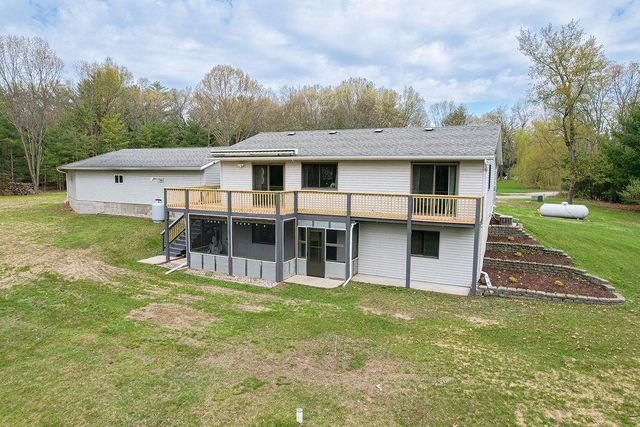 3392 W 3rd Lane, Oxford, WI 53952
