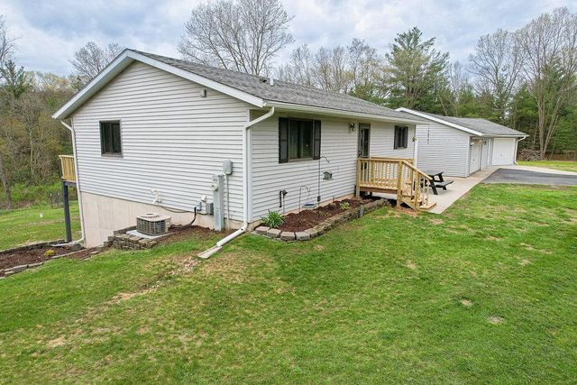 3392 W 3rd Lane, Oxford, WI 53952
