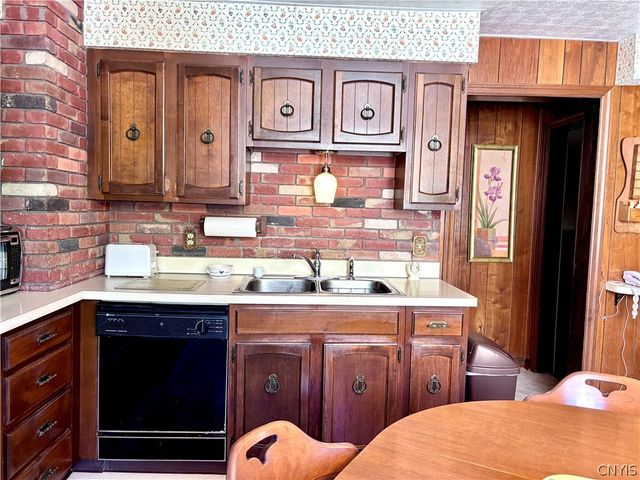 1672 Seymour Avenue, Utica, NY 13501