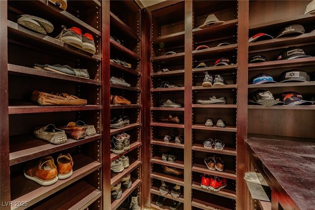 72 Innisbrook Avenue, Las Vegas, NV 89113