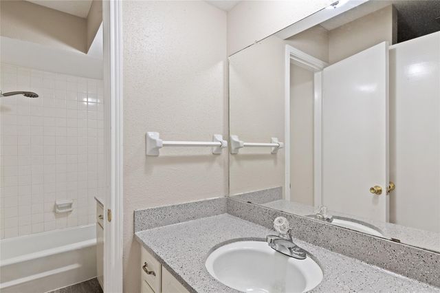 233 W Tri Oaks Lane 0233, Houston, TX 77043