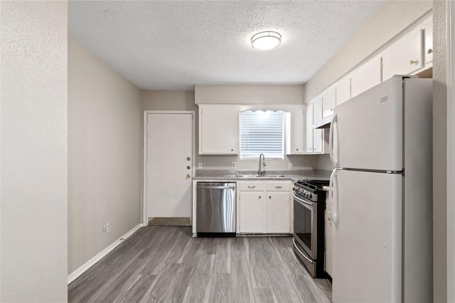 233 W Tri Oaks Lane 0233, Houston, TX 77043