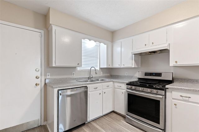 233 W Tri Oaks Lane 0233, Houston, TX 77043