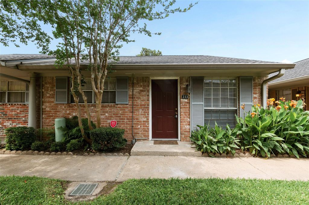 233 W Tri Oaks Lane 0233, Houston, TX 77043