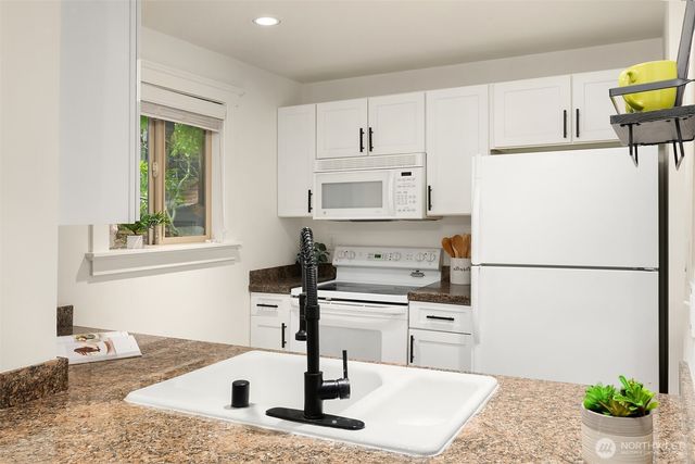 14618 NE 81st St, Redmond, WA 98052