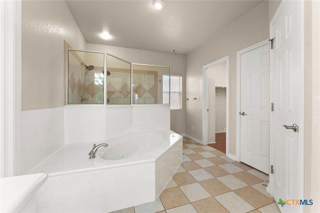 Image 18 of property listing at 4012 Creekview Trail, Temple, TX 76504