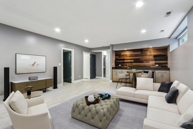 6339 N Leona Avenue, Chicago, IL 60646