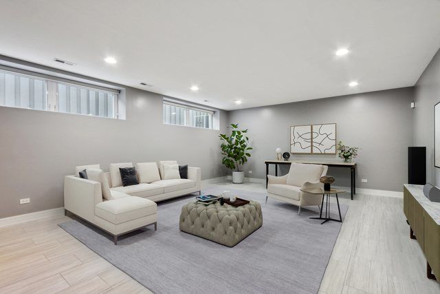 6339 N Leona Avenue, Chicago, IL 60646