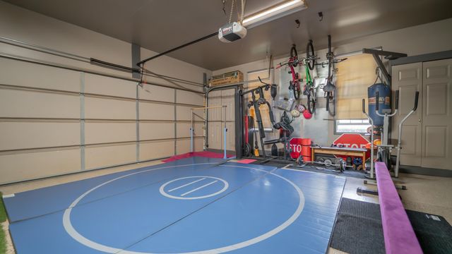 8995 King Place, Crown Point, IN 46307