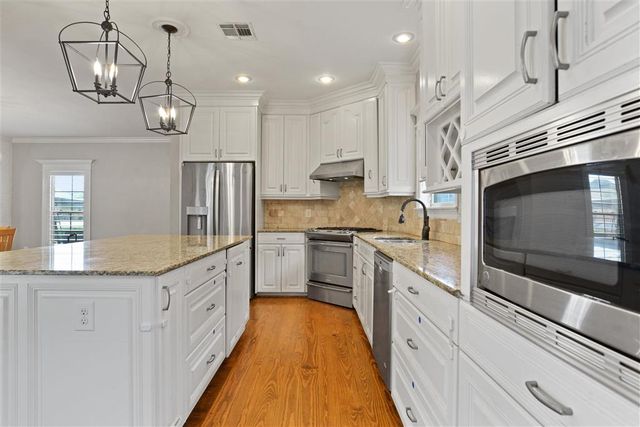 1127 Benvue Drive, Lake Charles, LA 70605
