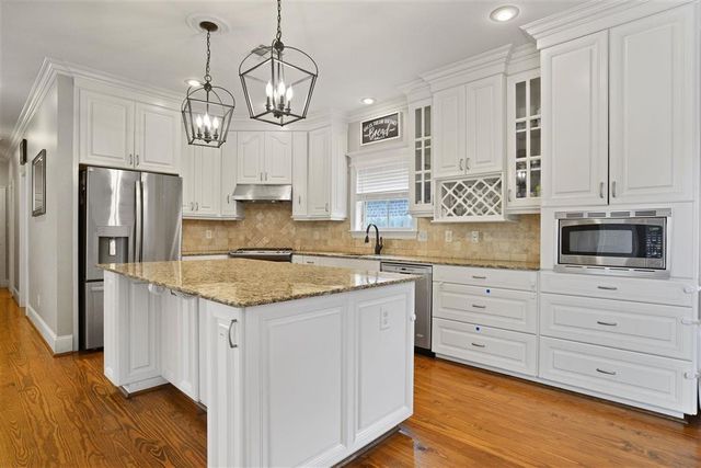 1127 Benvue Drive, Lake Charles, LA 70605