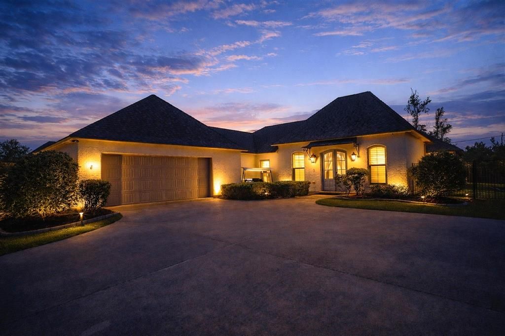 1127 Benvue Drive, Lake Charles, LA 70605