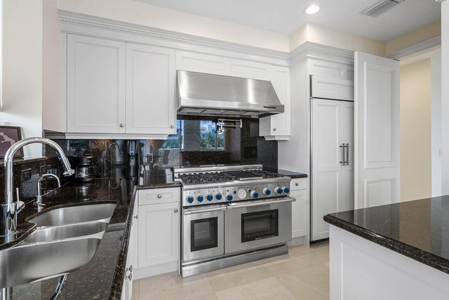 3000 S OCEAN Boulevard 402, Palm Beach, FL 33480