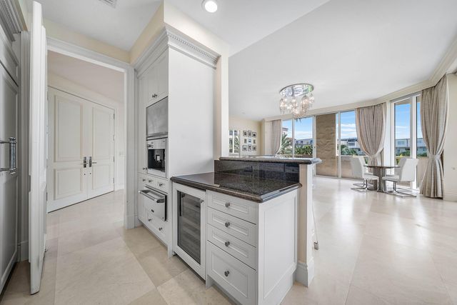 3000 S OCEAN Boulevard 402, Palm Beach, FL 33480