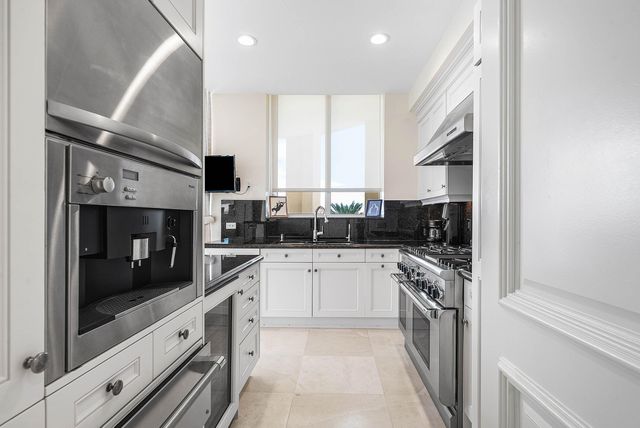 3000 S OCEAN Boulevard 402, Palm Beach, FL 33480