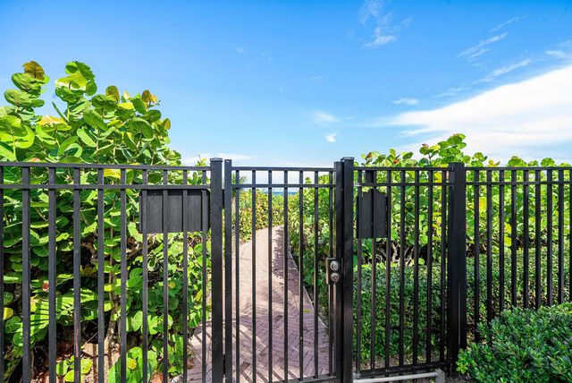 3000 S OCEAN Boulevard 402, Palm Beach, FL 33480