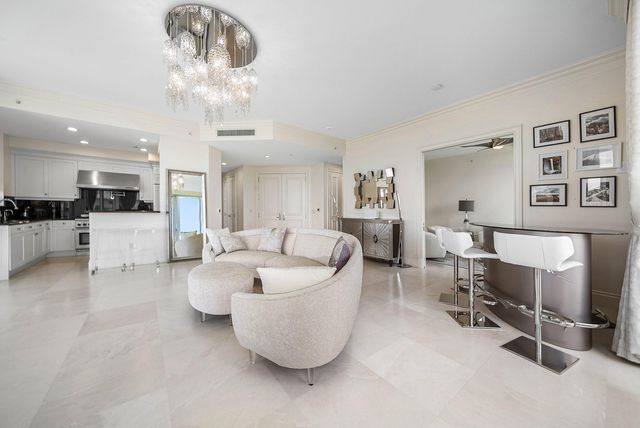 3000 S OCEAN Boulevard 402, Palm Beach, FL 33480