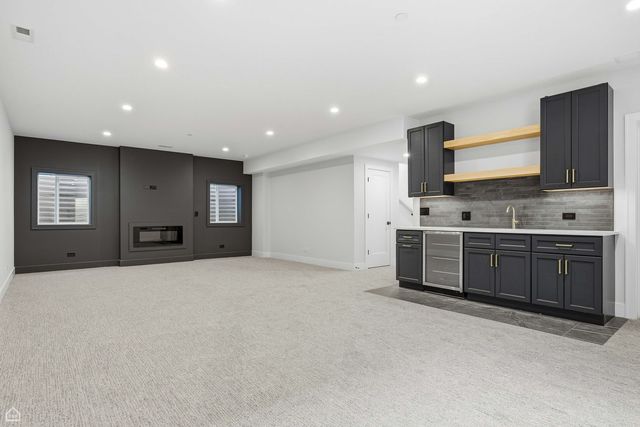 1220 Courtland Avenue, Park Ridge, IL 60068