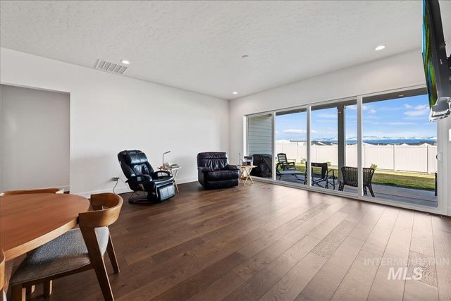 2182 N Kenora Ave, Star, ID 83669