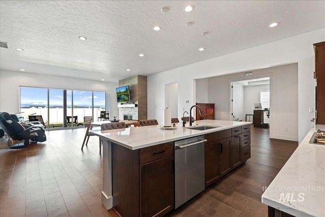 2182 N Kenora Ave, Star, ID 83669