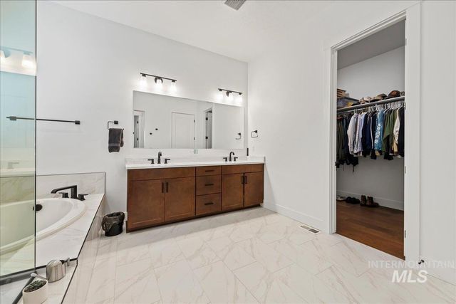 2182 N Kenora Ave, Star, ID 83669