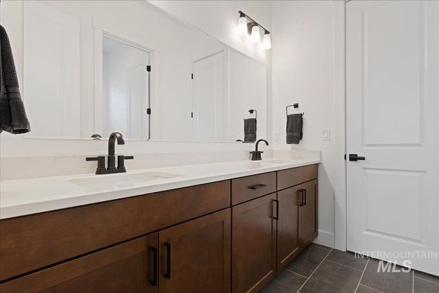 2182 N Kenora Ave, Star, ID 83669