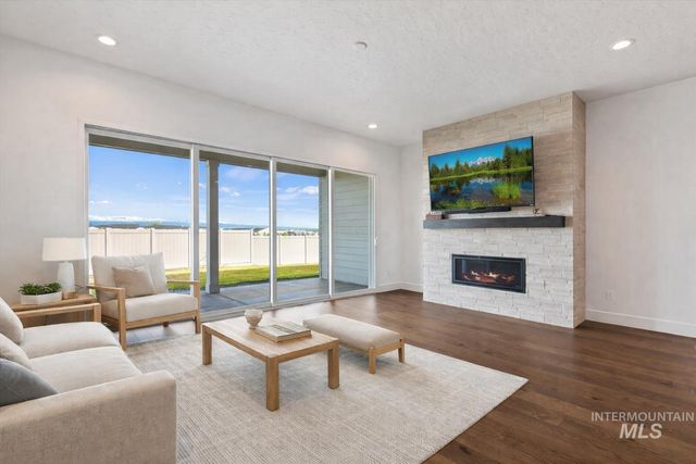 2182 N Kenora Ave, Star, ID 83669