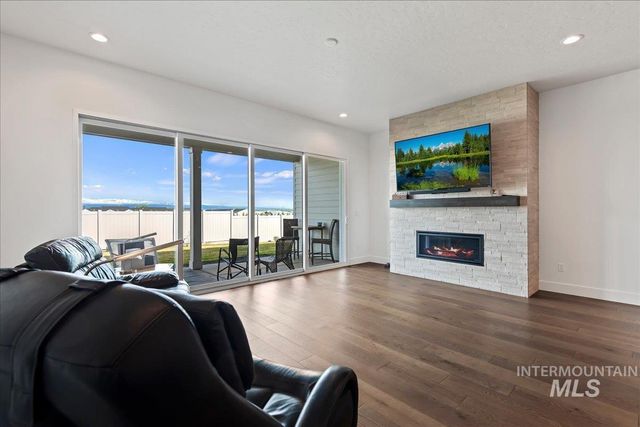 2182 N Kenora Ave, Star, ID 83669