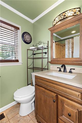 402 Bertha LN, Portsmouth, VA 23701