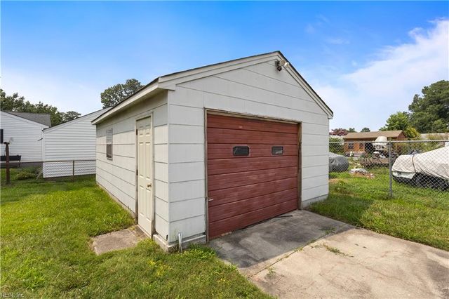402 Bertha LN, Portsmouth, VA 23701