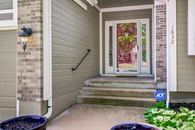 1832 NE Stonewood Drive, Lee's Summit, MO 64086