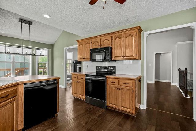 1832 NE Stonewood Drive, Lee's Summit, MO 64086