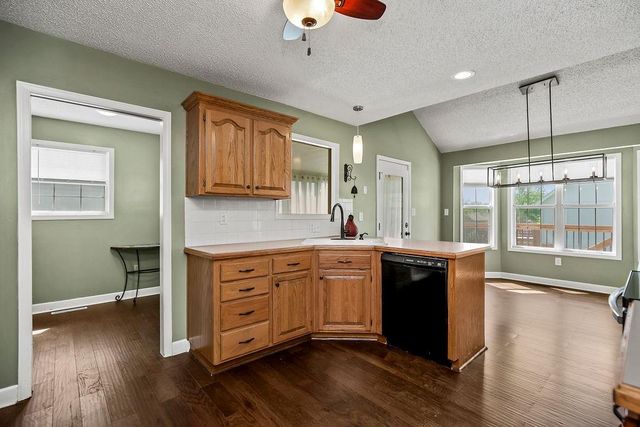 1832 NE Stonewood Drive, Lee's Summit, MO 64086