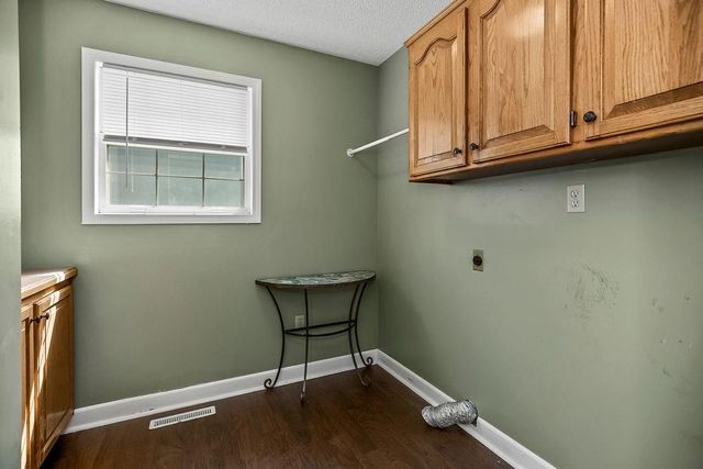 1832 NE Stonewood Drive, Lee's Summit, MO 64086