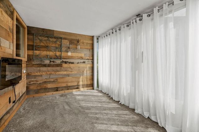 1832 NE Stonewood Drive, Lee's Summit, MO 64086